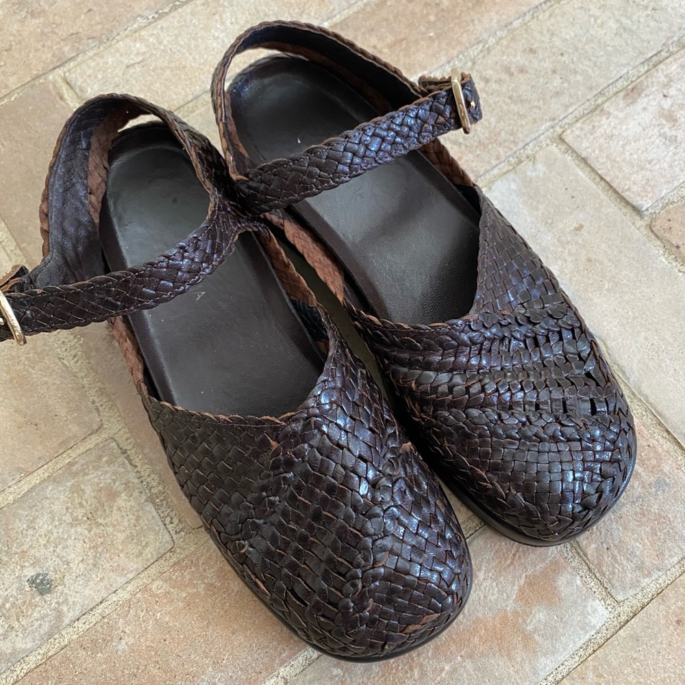 Two pairs of Womens shoes. Size 7.5